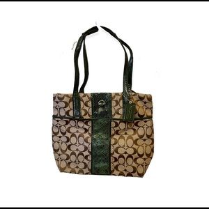 Coach Signature Beige Green Stripe Carryall Bag. No.F1361-F25706 Full of pocket!